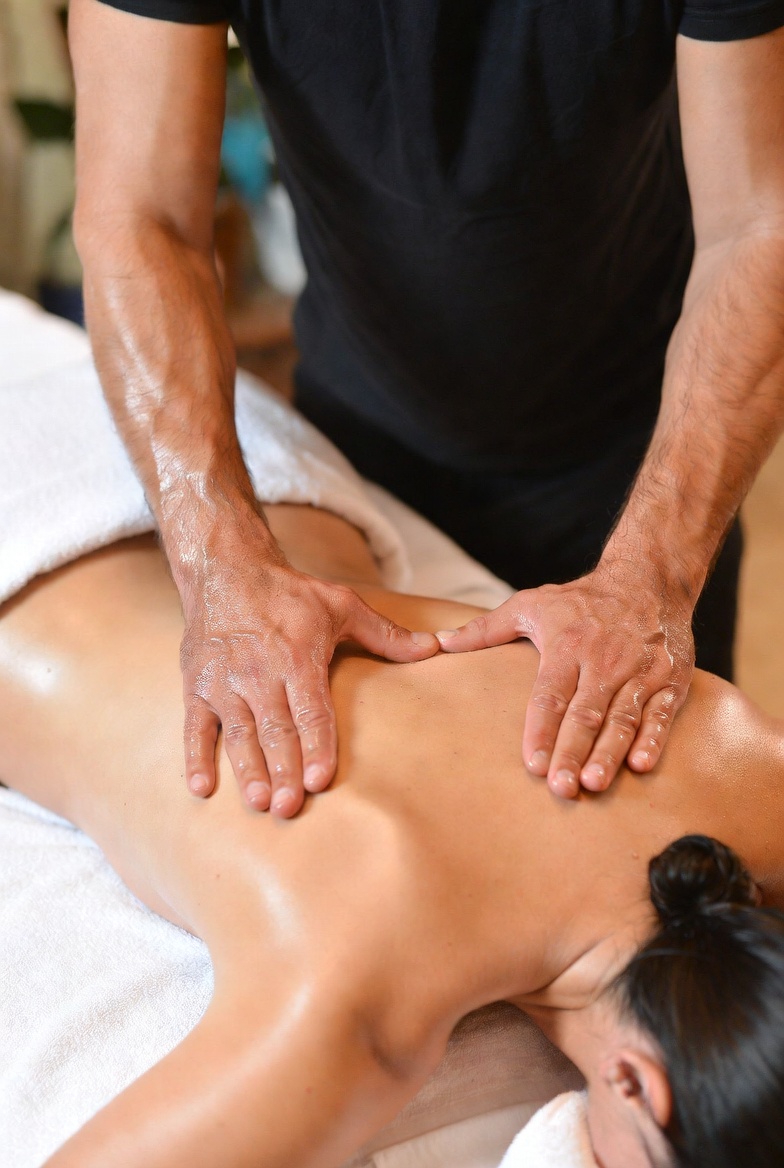 Massaggio terapeutico per riequilibrio posturale a Trento